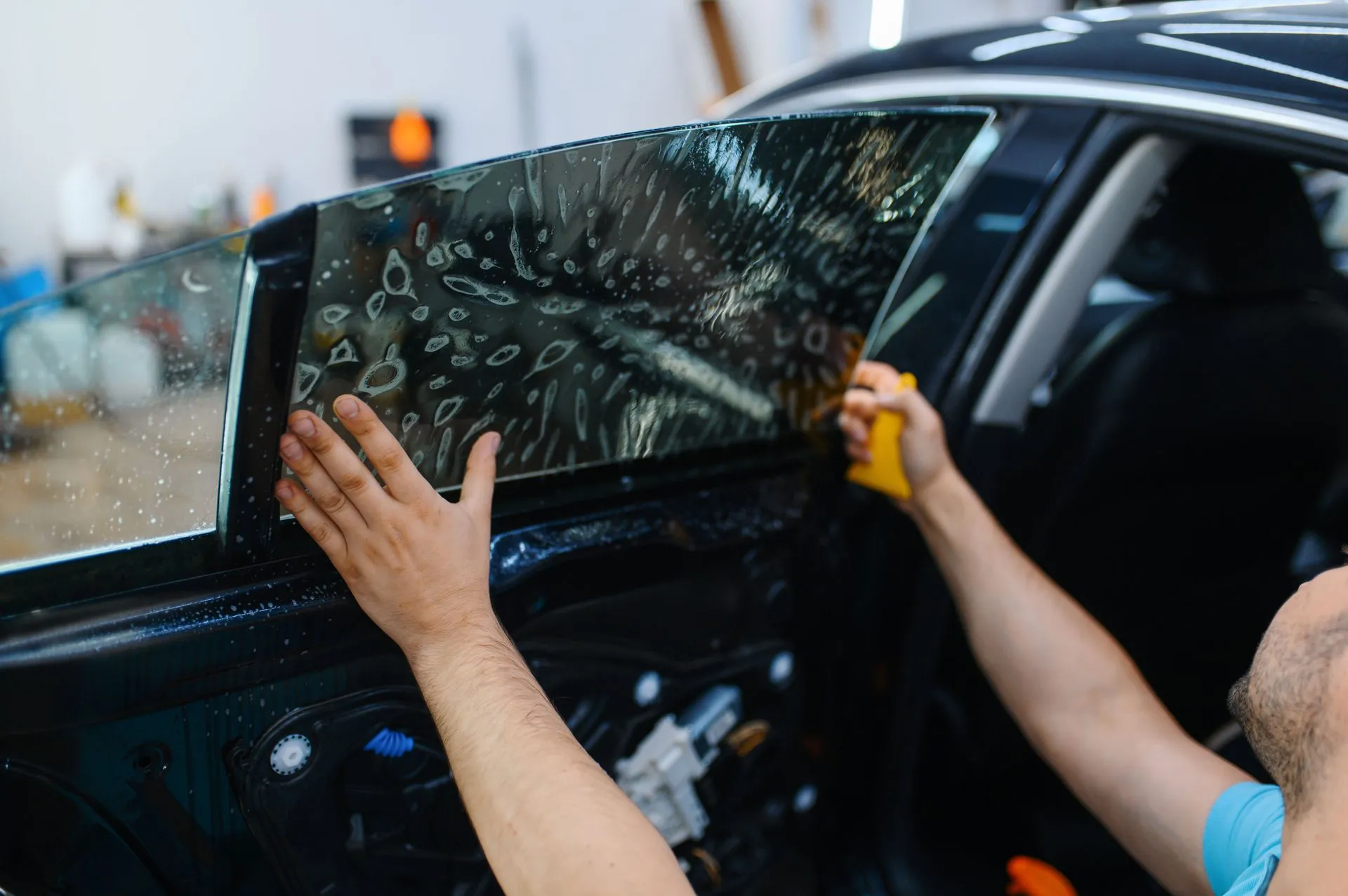 Démonstration des avantages de la teinte de vitres